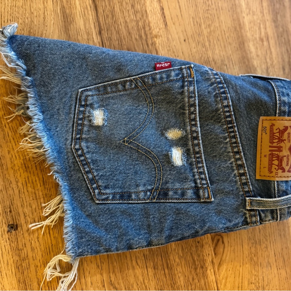 Woman’s Levi denim Shortd